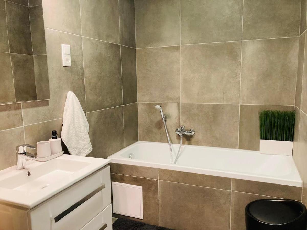Zawia Apartman Apartment Balatonfoldvar Bagian luar foto